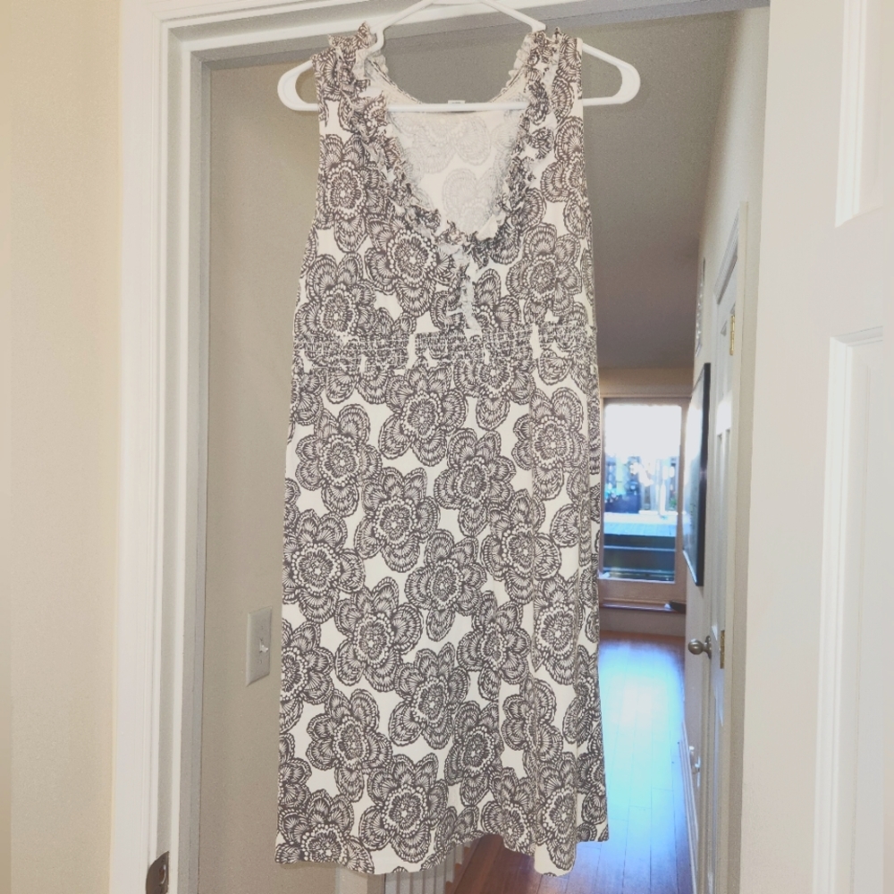 LOFT grey and white,  geometric pattern, v neck dress,  size large
